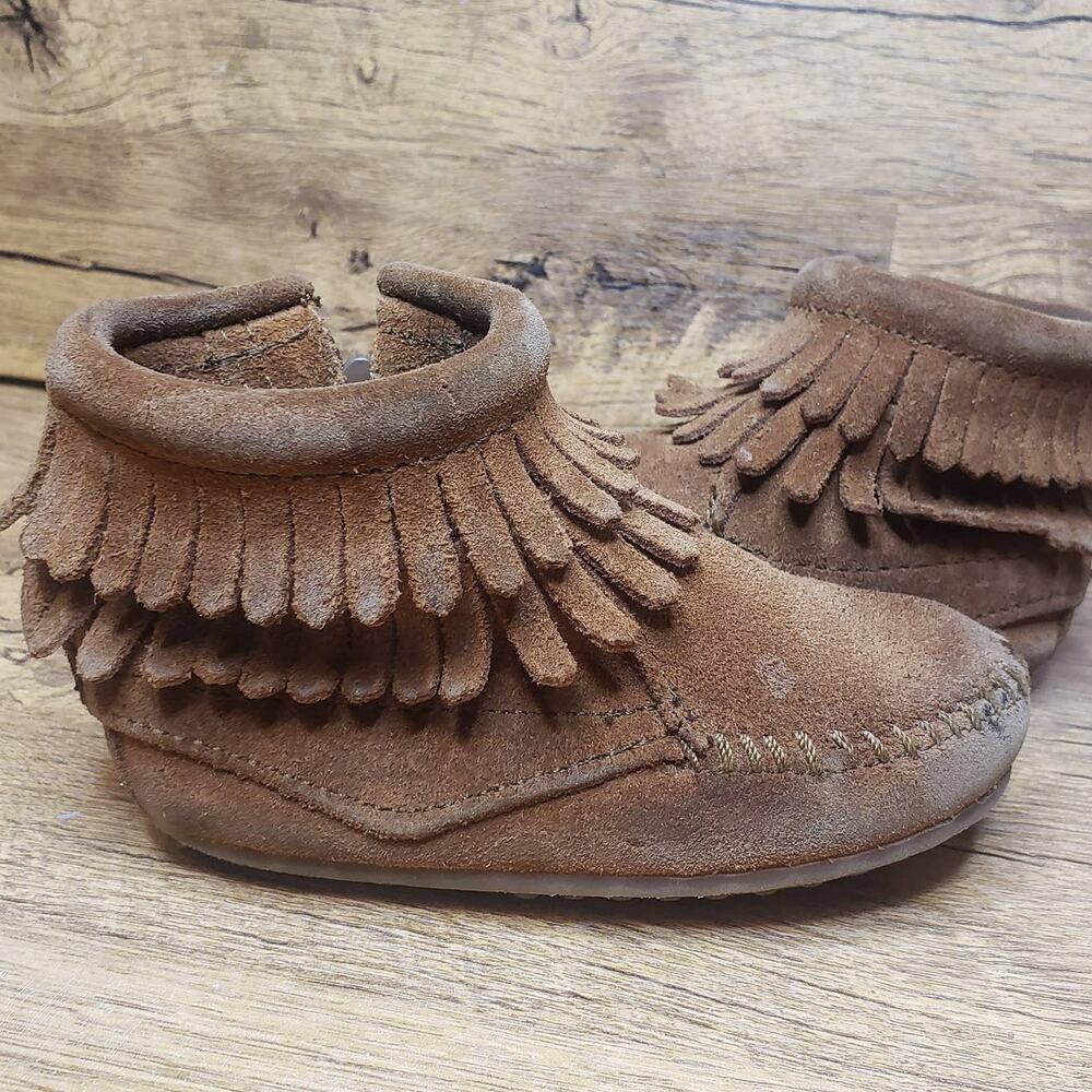 Minnetonka brown leather double fringe ankle bootie sz 5